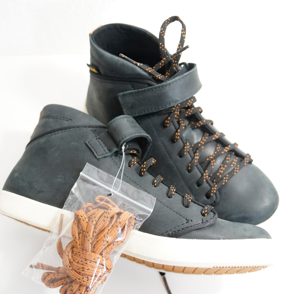 Black Teva Willow Chukka Leather Shoes 5.5 NWOB